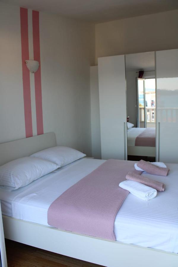 Apartments Renata Donji Seget Dış mekan fotoğraf